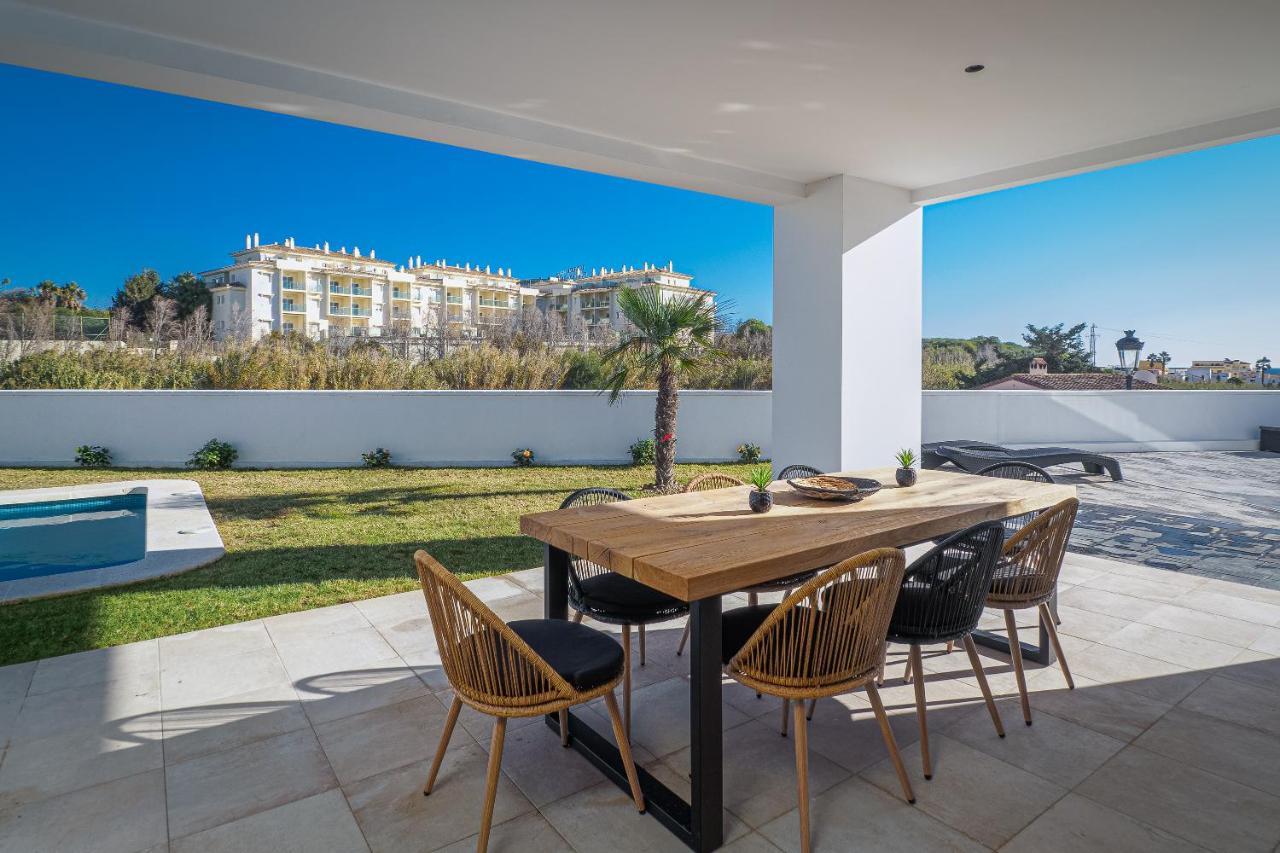 Villa Moderne Proche De La Mer Манільва Екстер'єр фото