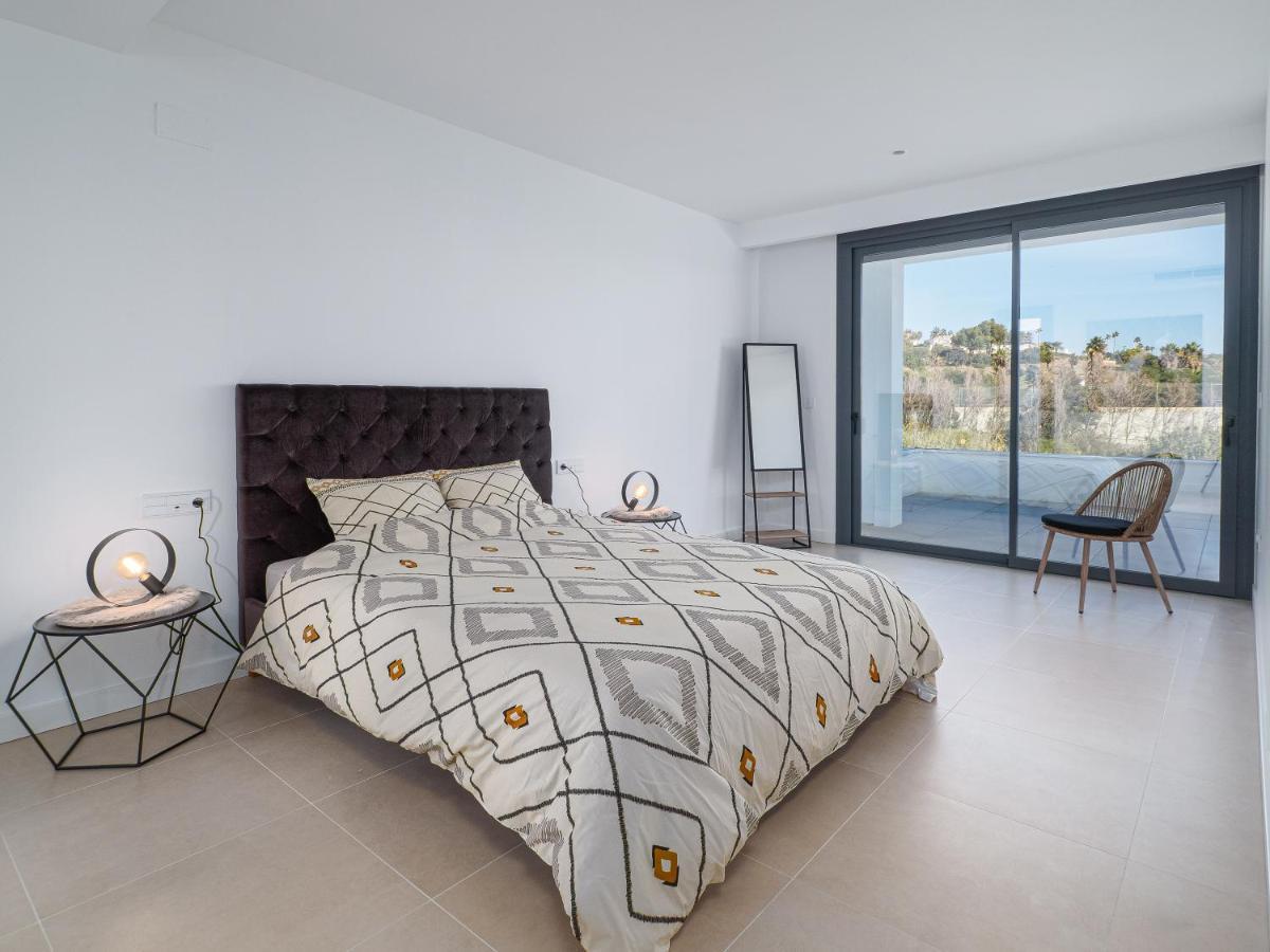 Villa Moderne Proche De La Mer Манільва Екстер'єр фото